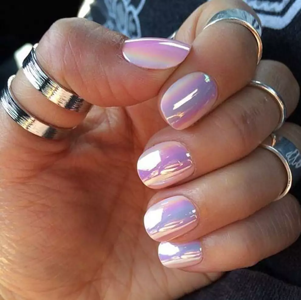 Diseños de uñas: iridiscente