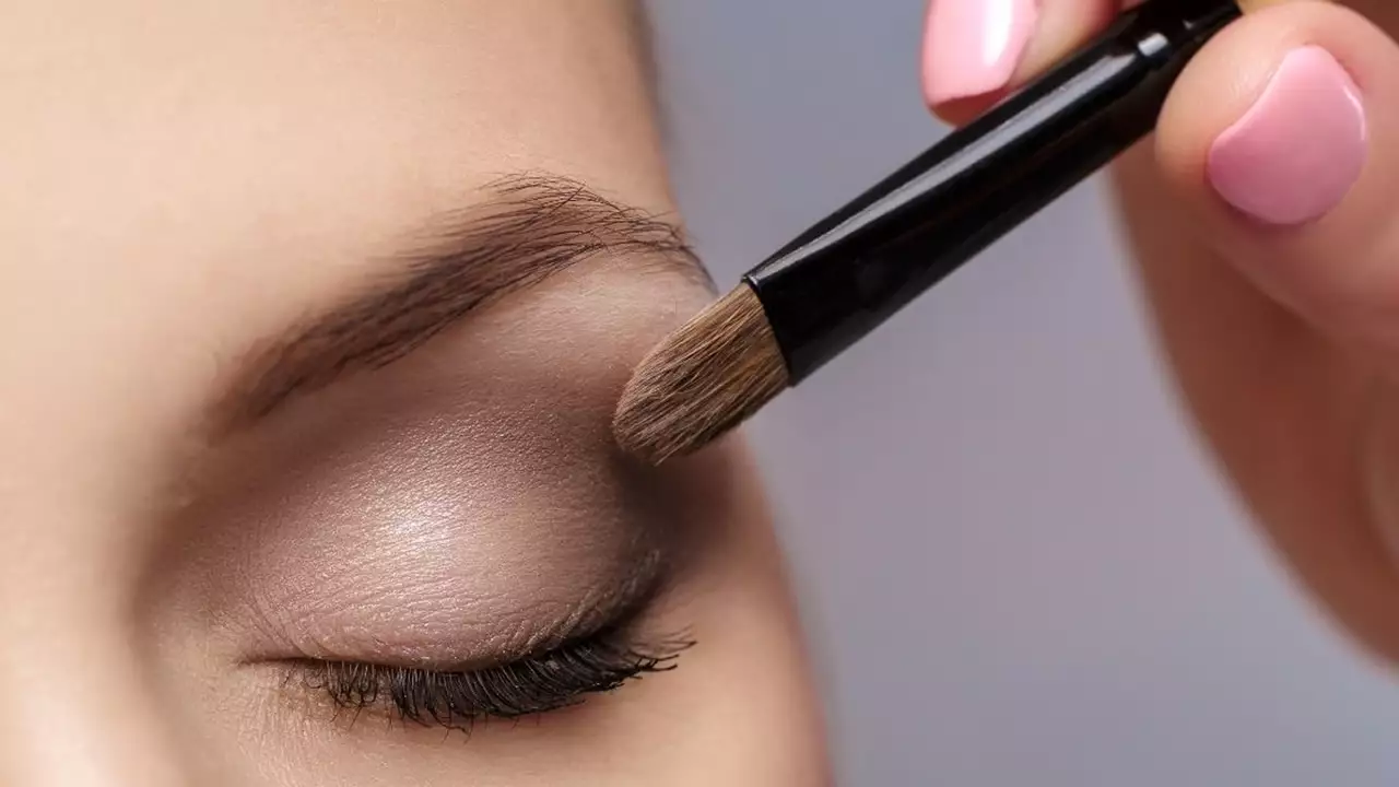 Maquillaje de ojos: 10 vídeos de tutoriales paso a paso y trucos para  pintarlos