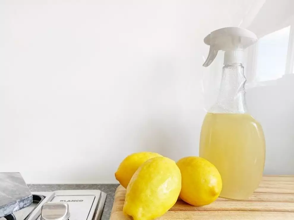 Limón y agua
