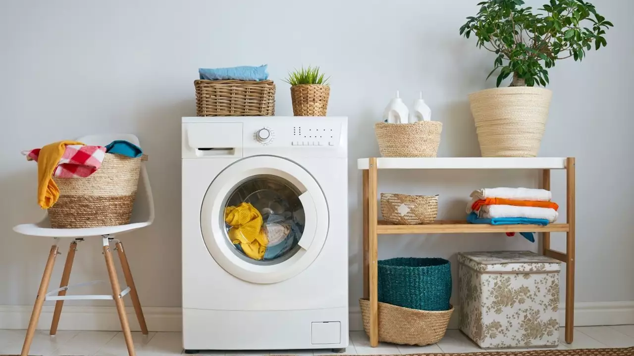 Cómo limpiar tu lavadora para que la ropa salga limpísima y sin olores
