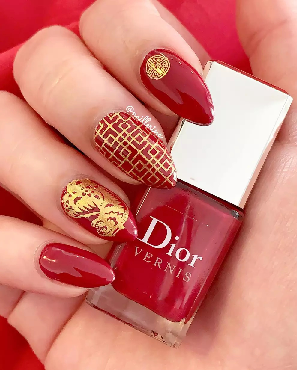 5 diseños de uñas rojas con dorado perfectas para lucir manos elegantes en  Navidad  Panorama