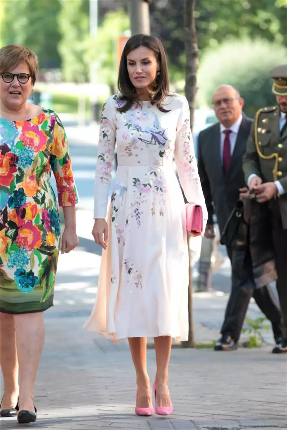  looks de Letizia vestido midi estampado