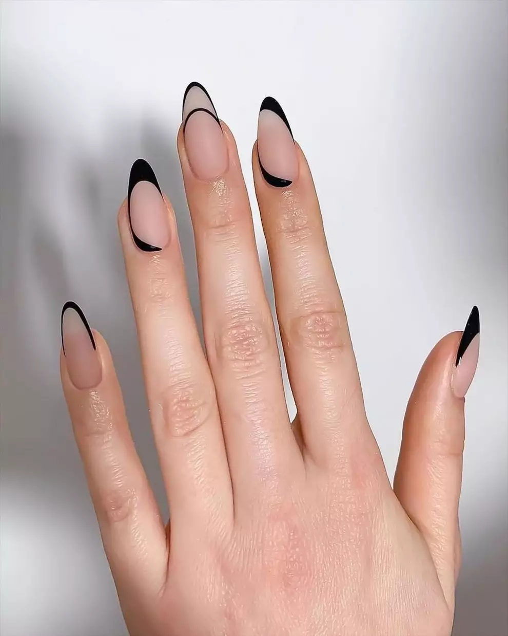 Diseños de uñas negras