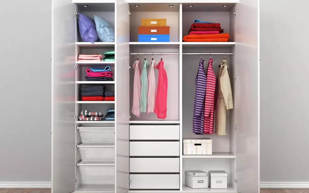 Cómo organizar un armario pequeño (por mucha ropa que tengas)