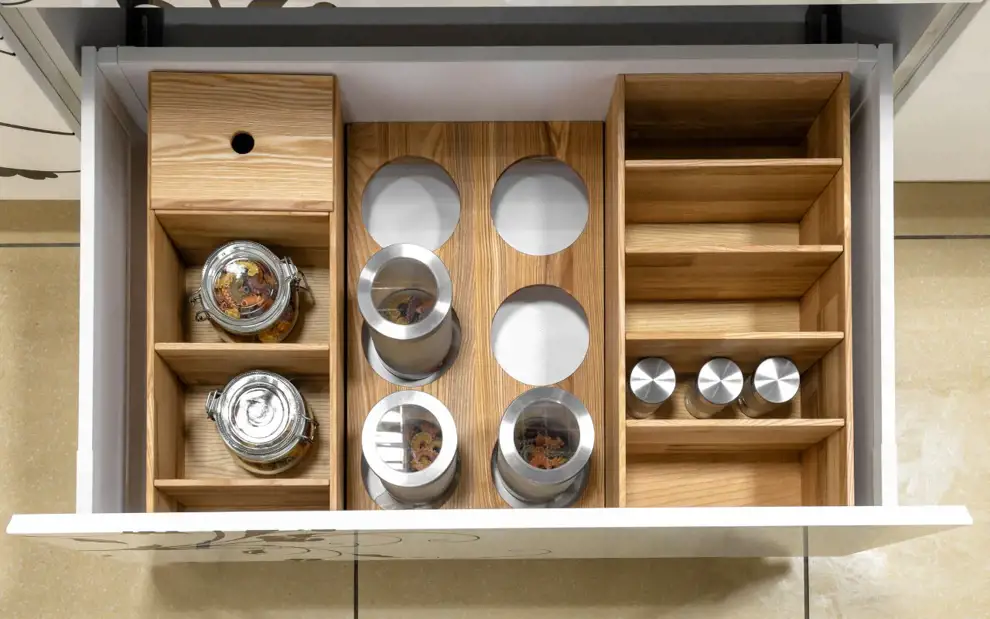 Trucos de almacenaje en la cocina: gana espacio sin gastar un euro