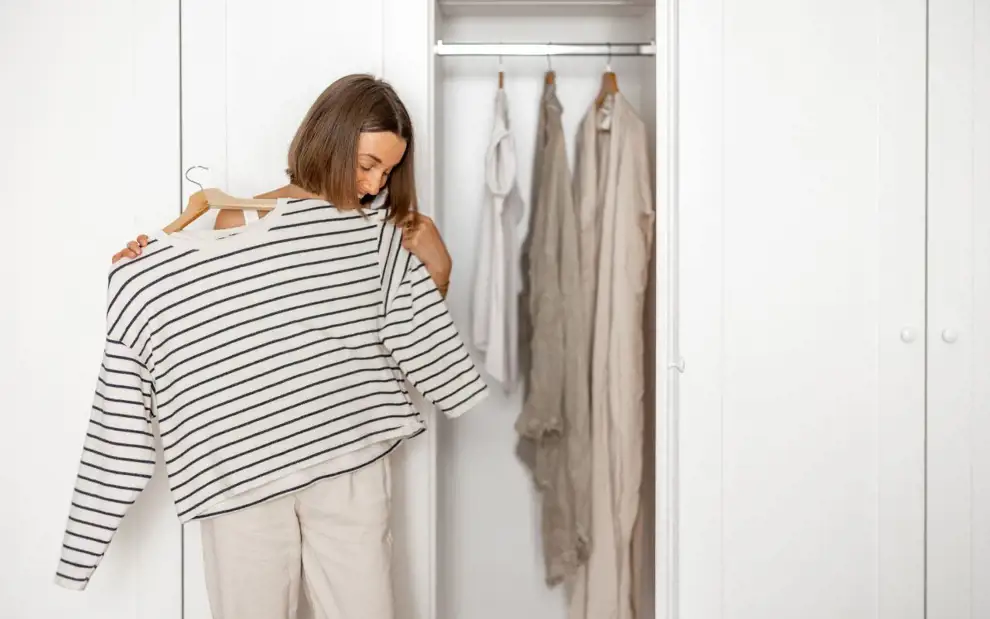Cómo sobrevivir al cambio de armario: trucos para organizar mejor tu ropa