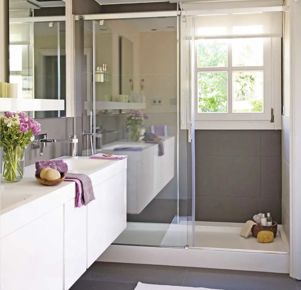 10 ideas de diseño para que un baño pequeño no lo parezca