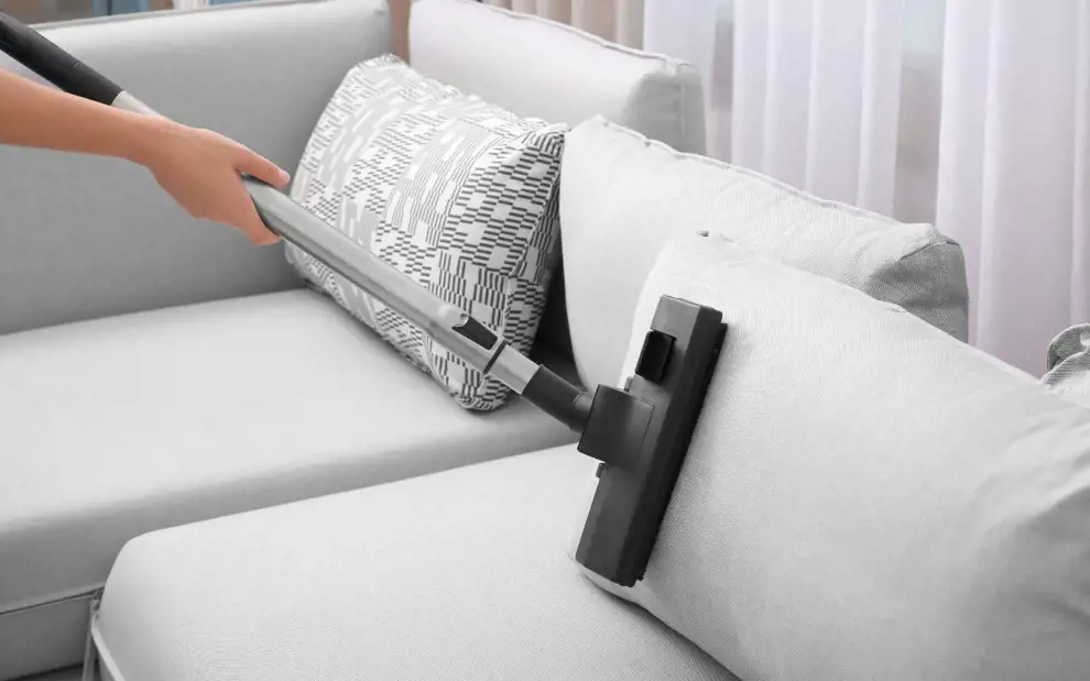 Cómo limpiar la tapicería del sofá (sea cual sea el que tengas)