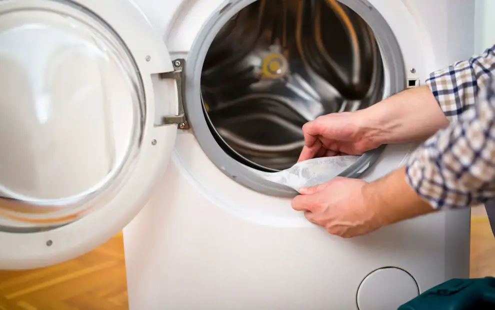 Cómo limpiar la goma de la lavadora y dejarla como nueva