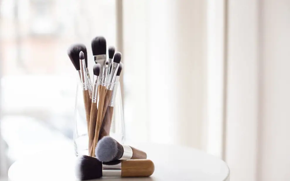 Cómo limpiar las brochas de maquillaje en casa fácil y rápidamente