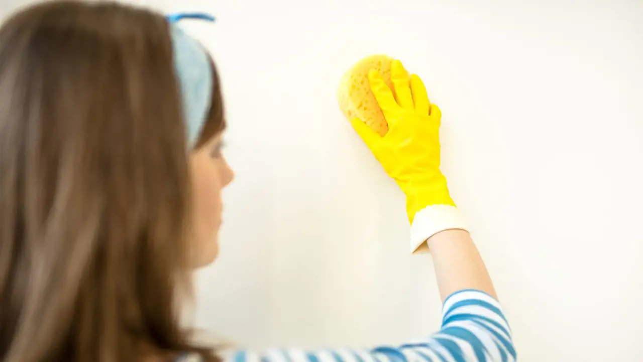 Cómo limpiar las paredes blancas (y evitar pintar)