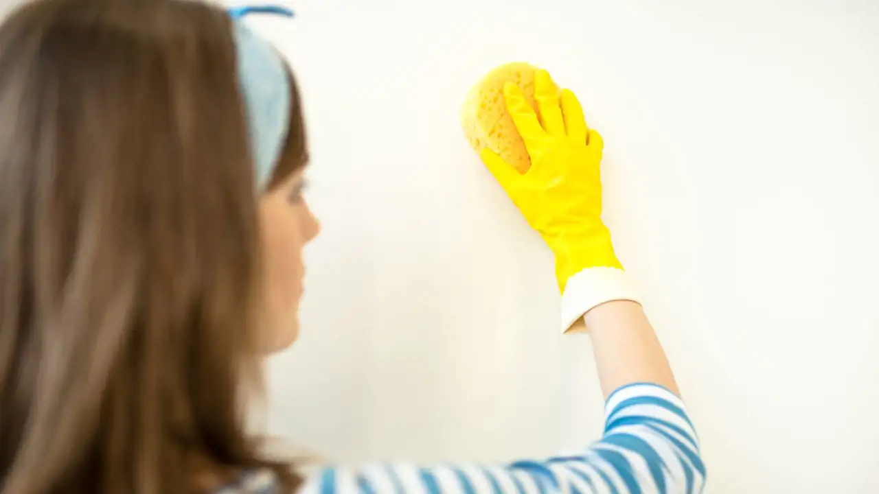 Cómo limpiar las paredes blancas (y evitar pintar)