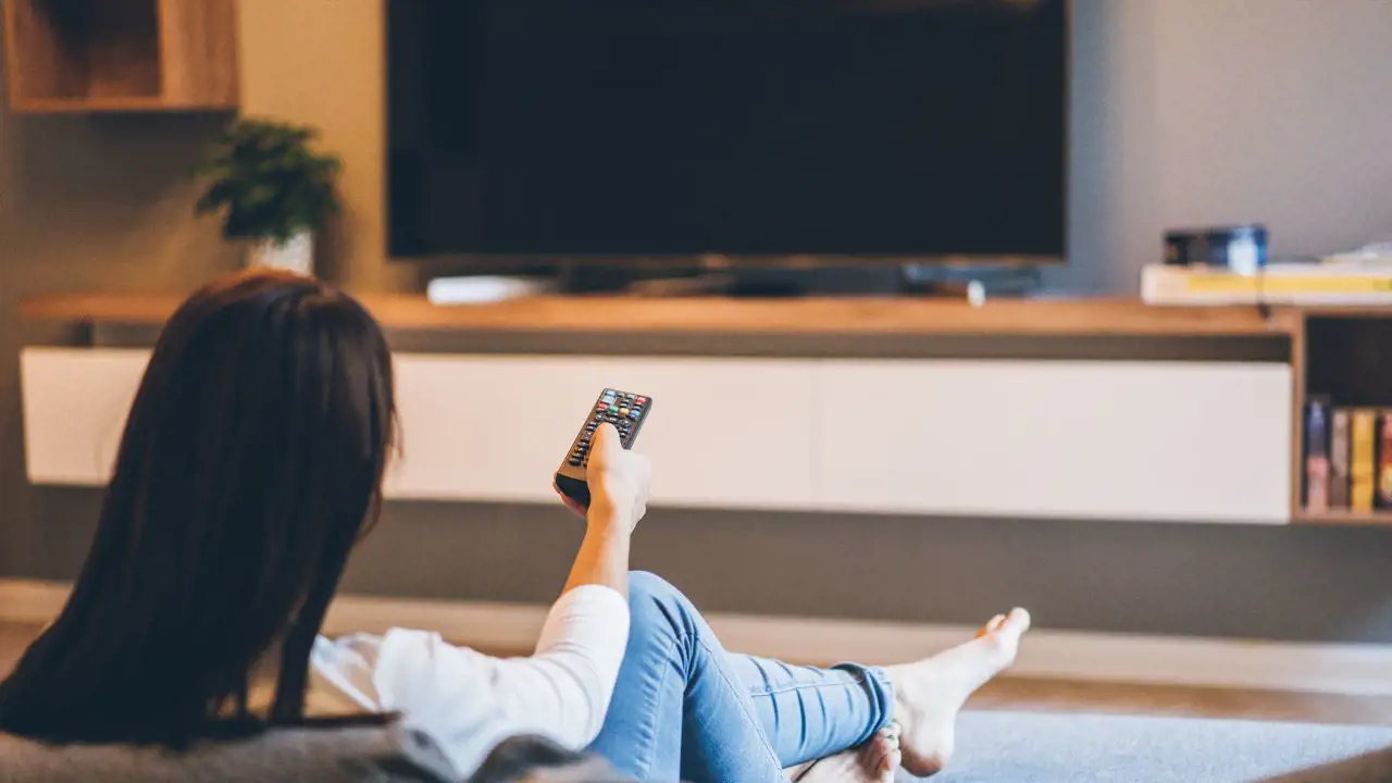 Cómo limpiar la pantalla de tu televisión fácilmente y sin rallarla