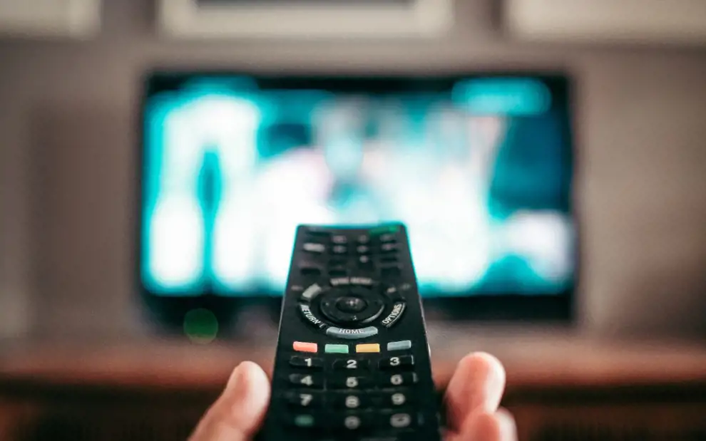 Cómo limpiar la pantalla de tu televisión fácilmente y sin rayarla 