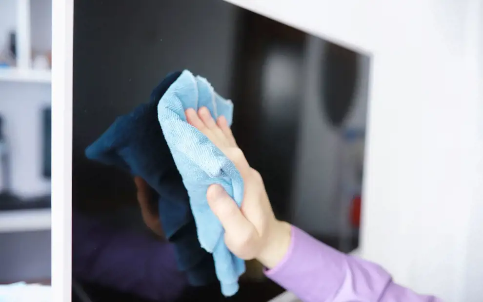 Cómo limpiar la pantalla de tu televisión fácilmente y sin rayarla