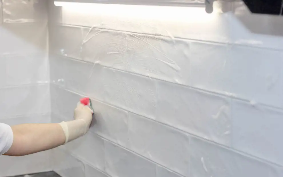 Cómo limpiar las juntas de los azulejos de las paredes sin esfuerzo