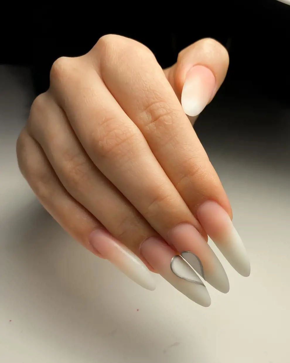 Los 10 diseños de uñas 'baby boomer' más bonitos y naturales