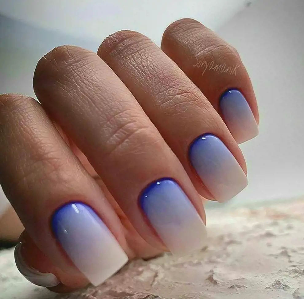 Las uñas azules están de vuelta: arrasa con los diseños más vibrantes y atrevidos