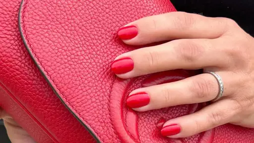 Uñas rojas: una manicura seductora que siempre es tendencia
