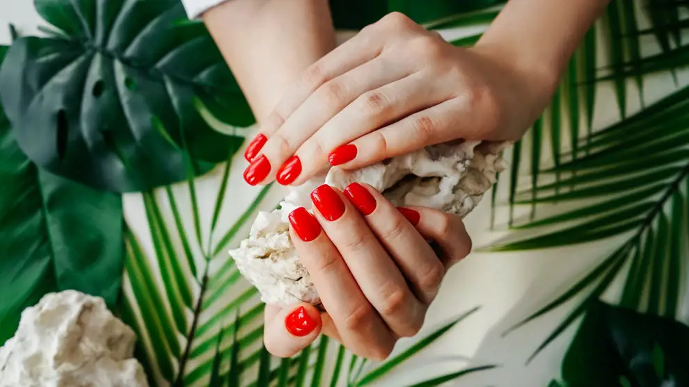 Uñas rojas decoradas: las mejores ideas de esta manicura comodín para inspirarte en 2023