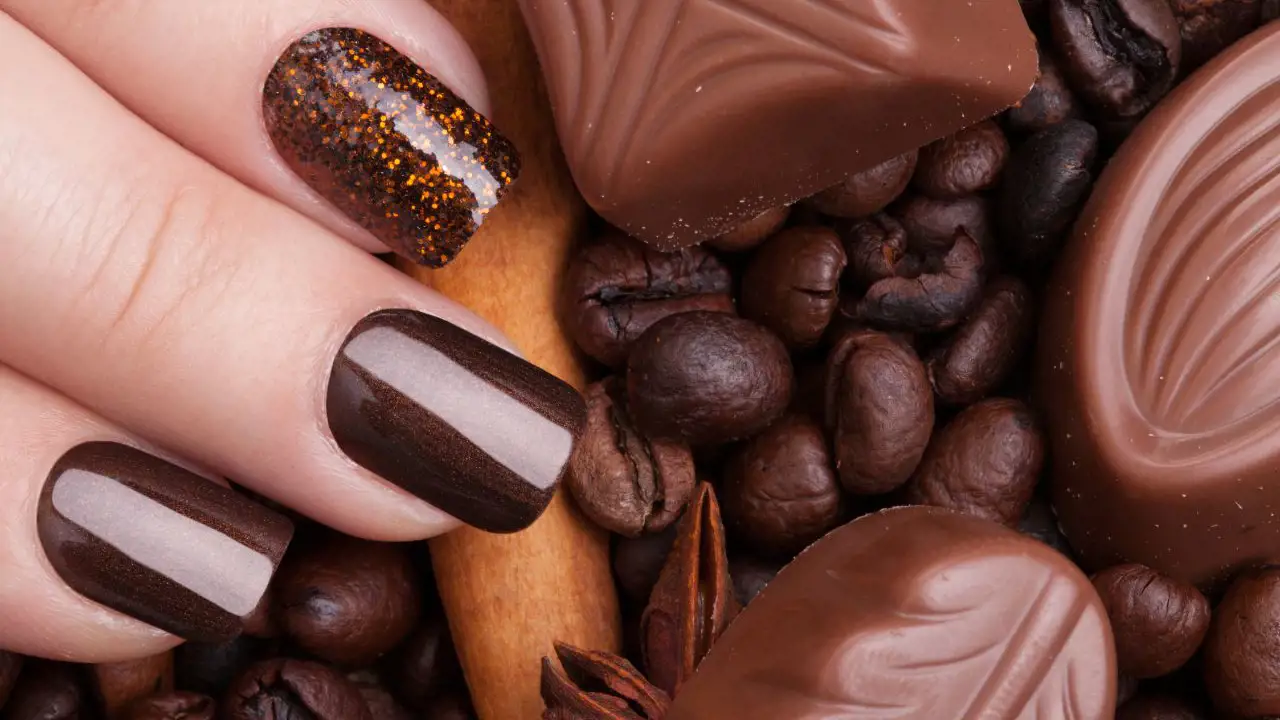 Uñas marrón chocolate: los diseños para inspirar la manicura más cálida y en tendencia del otoño