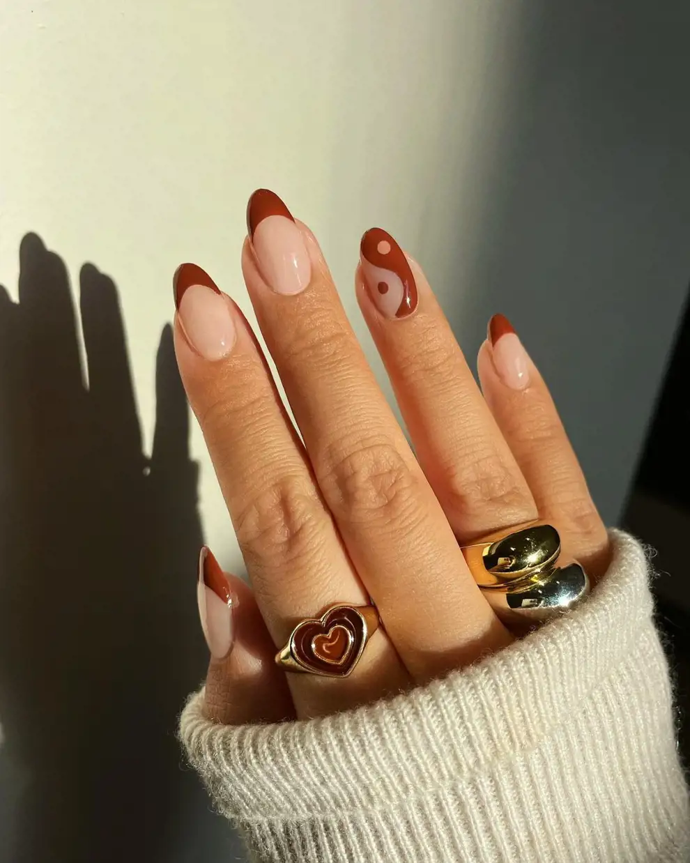 Uñas marrones: los diseños para inspirar la manicura más cálida y que siempre apetece