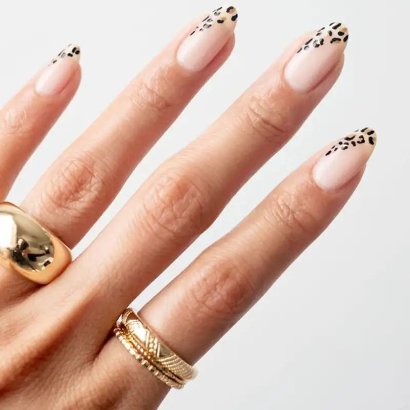 Uñas animal print elegantes: descubre tu lado salvaje con el nail art de moda