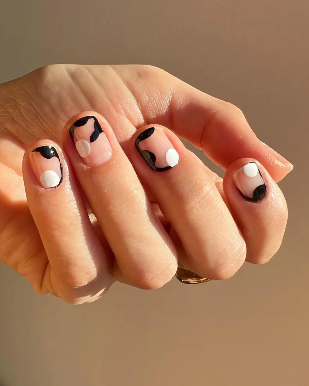 Uñas minimalistas: pásate al nail art que apuesta por el menos es más