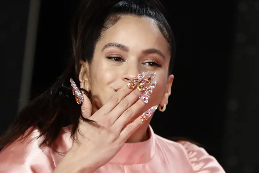 La evolución de las uñas de Rosalía: de los diseños más extravagante a los más sencillos y naturales