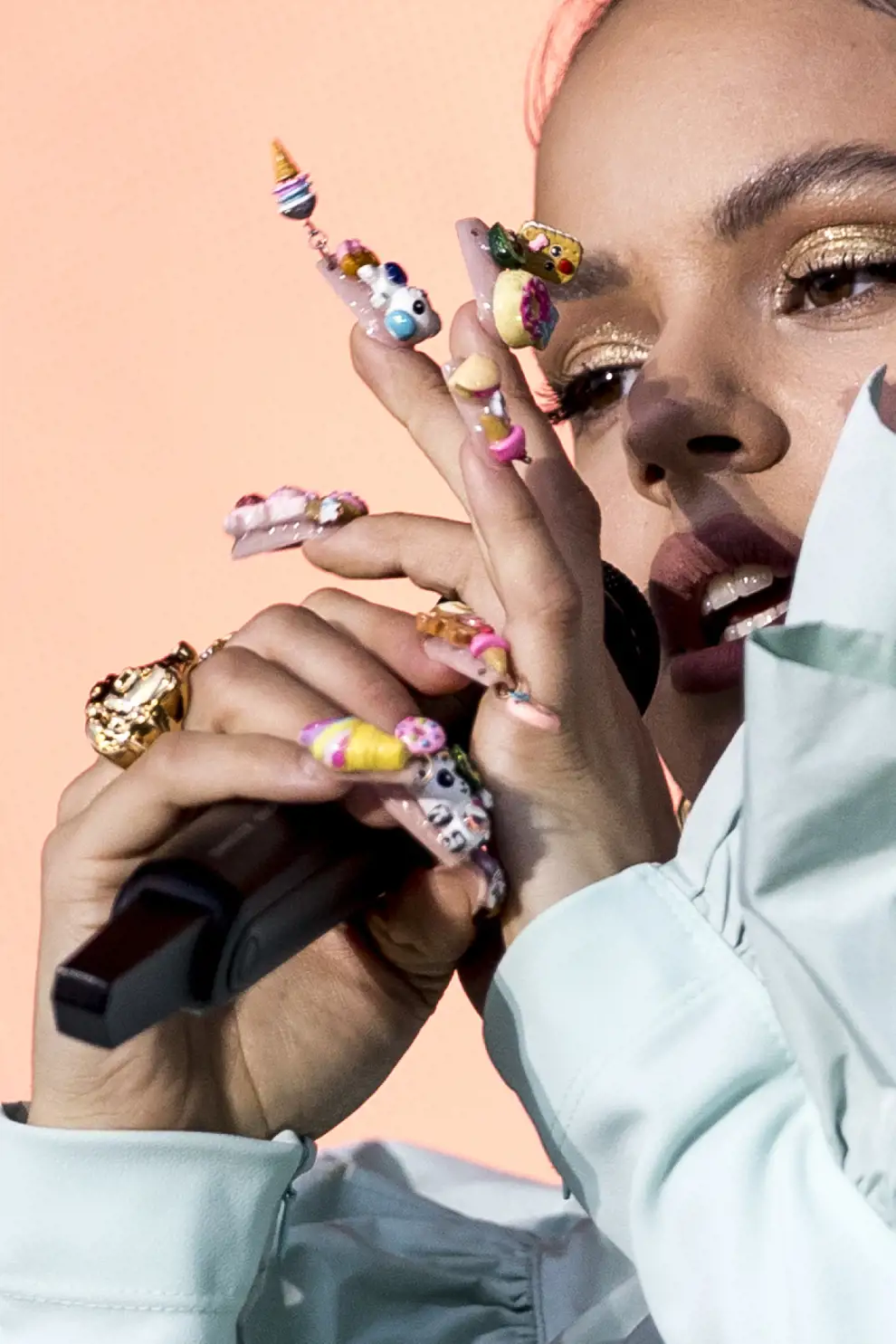 La evolución de las uñas de Rosalía: de los diseños más extravagante a los más sencillos y naturales