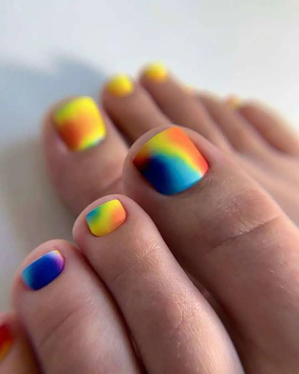 Uñas de los pies decoradas multicolor