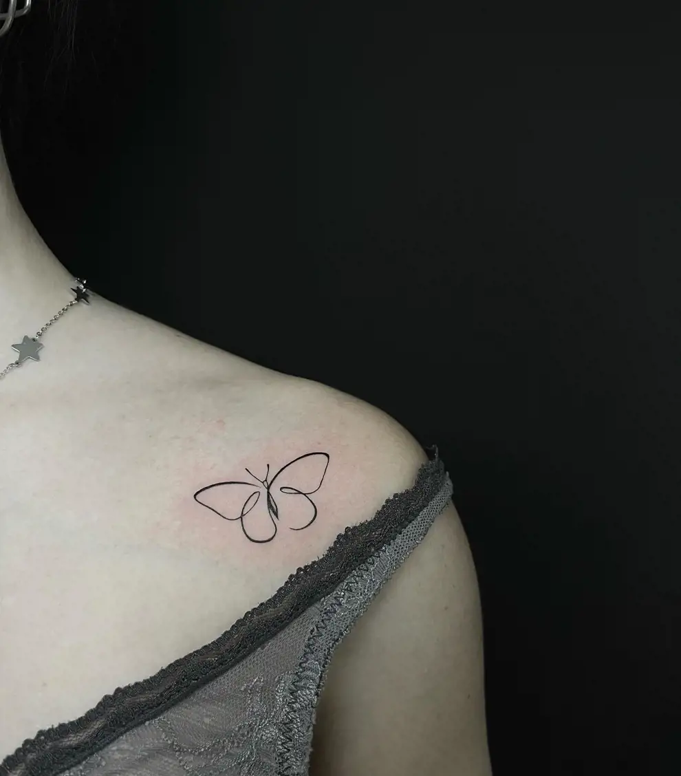 Tatuaje mariposa minimalista: de un trazo