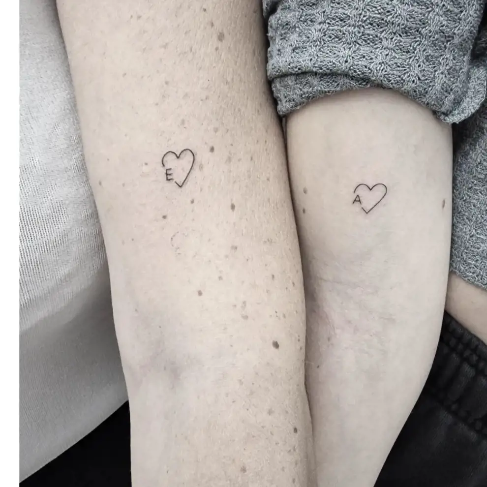 Tatuajes amigas minimalistas: cor