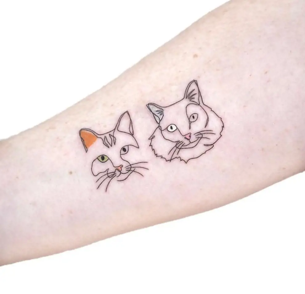 Tatuaje gato minimalista: de un trazo