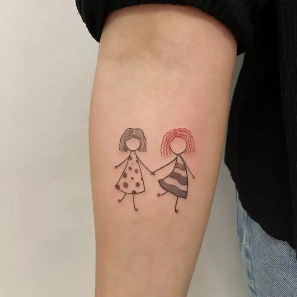 Tatuajes amigas minimalistas: garabatos
