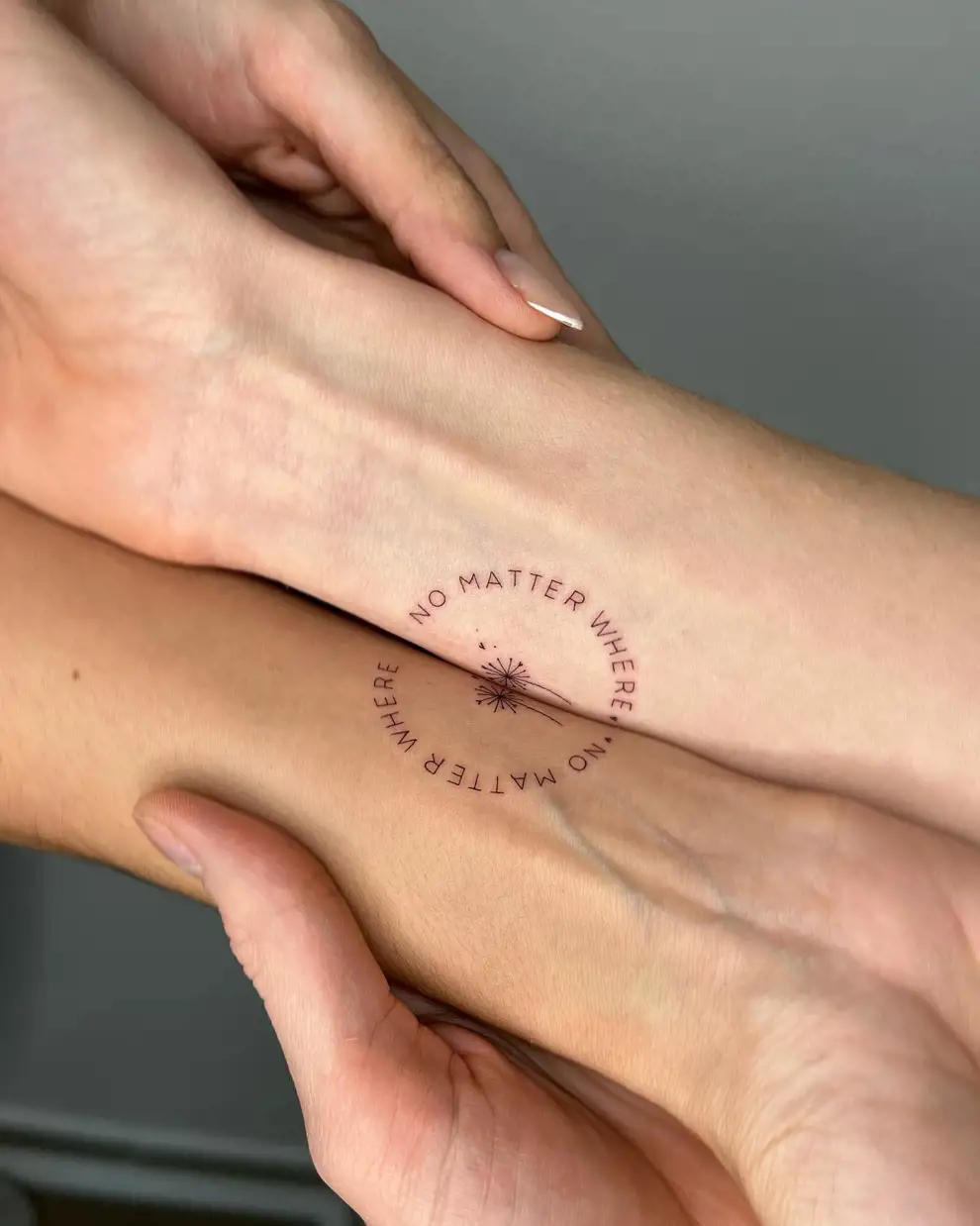 Tatuajes amigas minimalistas: no importa dónde