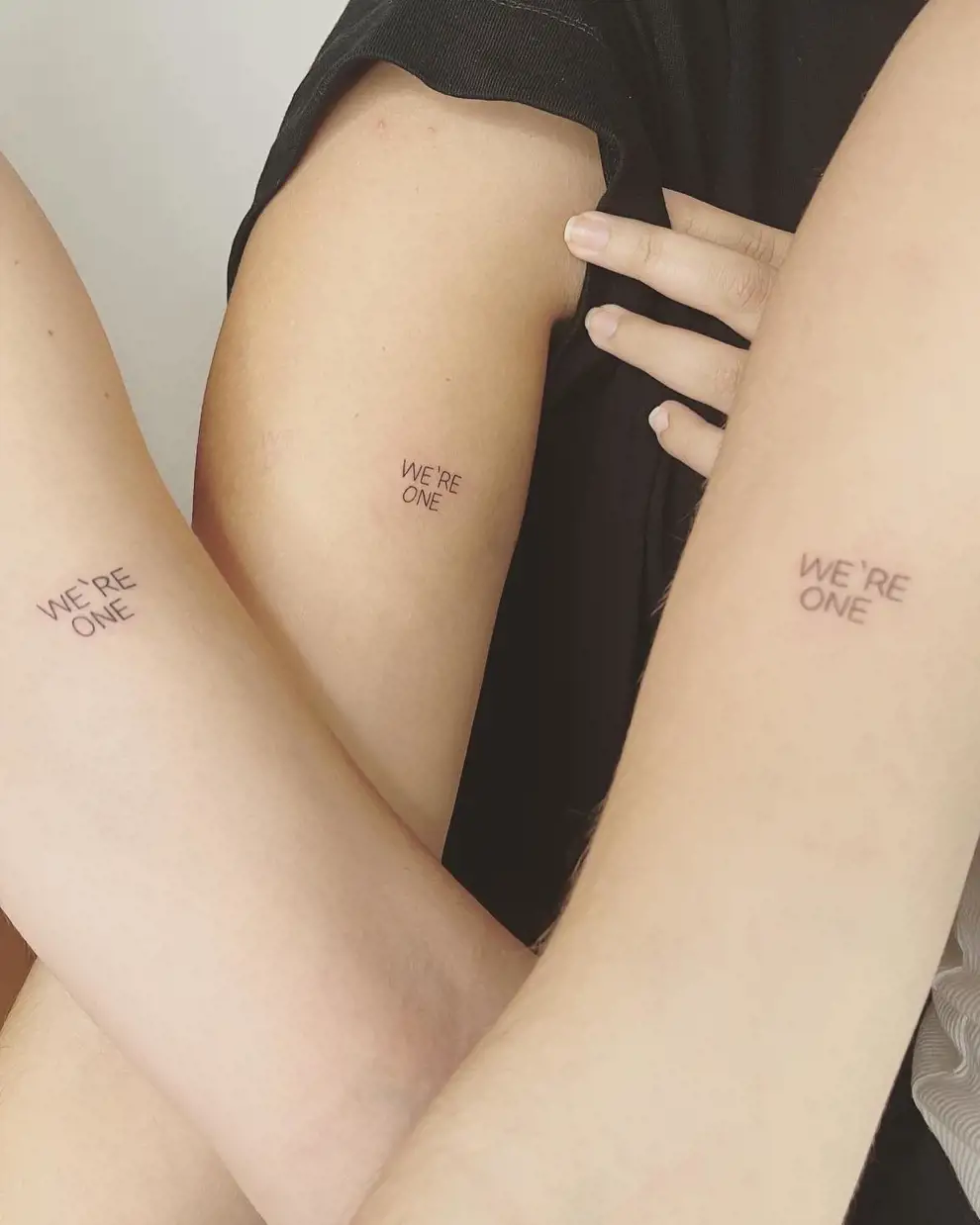 Tatuajes amigas minimalistas: somos una
