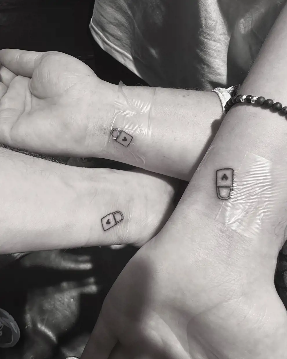 Tatuajes minimalistas familia: candados
