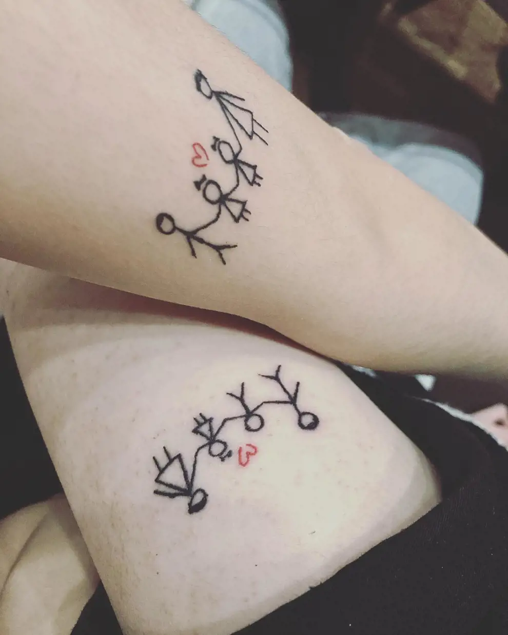 Tatuajes minimalistas familia: monigotes