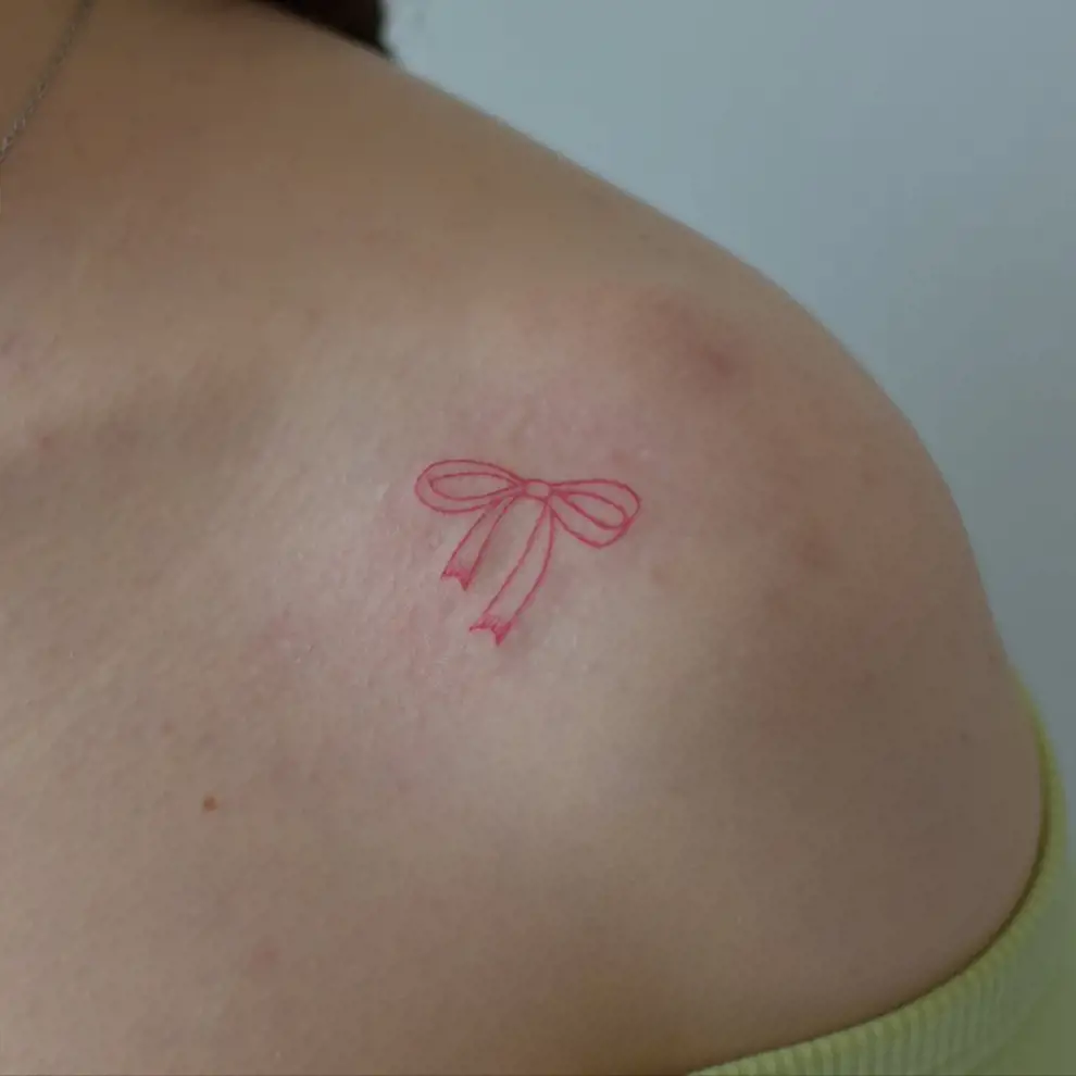 Tatuajes con significado pequeños: un lazo