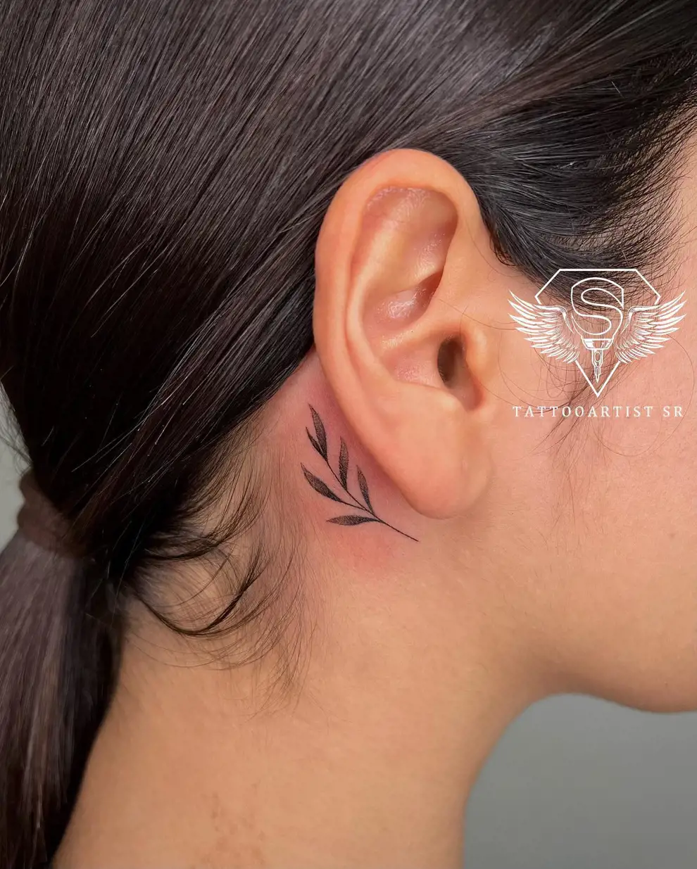 Tatuajes pequeños para mujer con significado: hojas