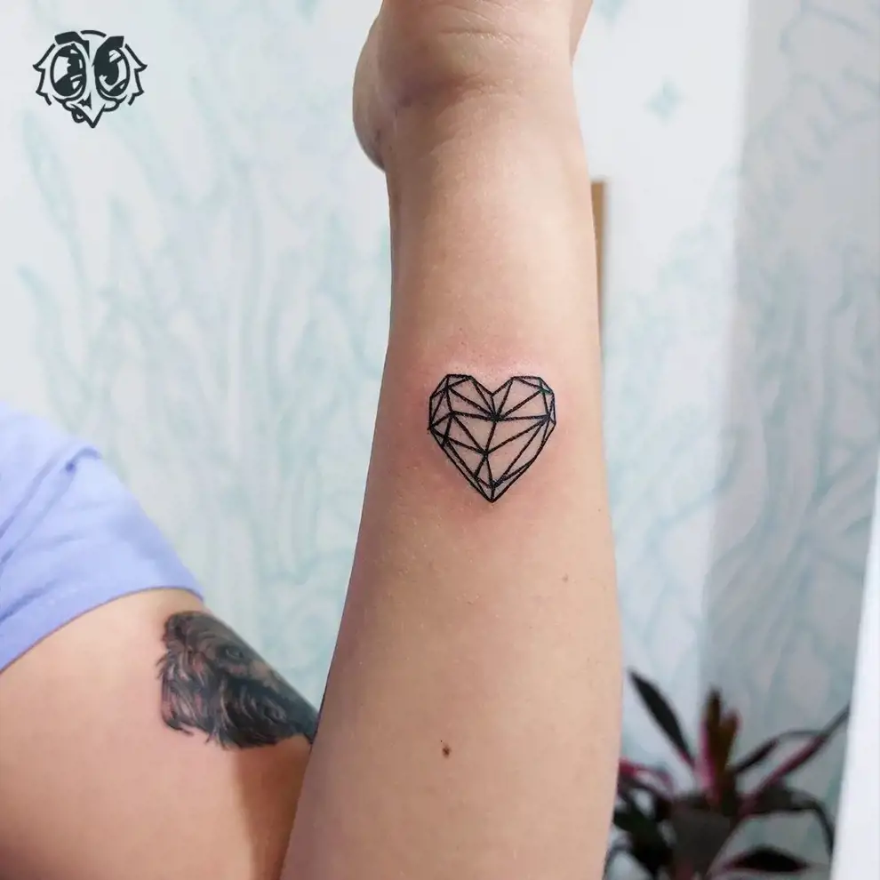 Tatuajes con significado: corazón geométrico