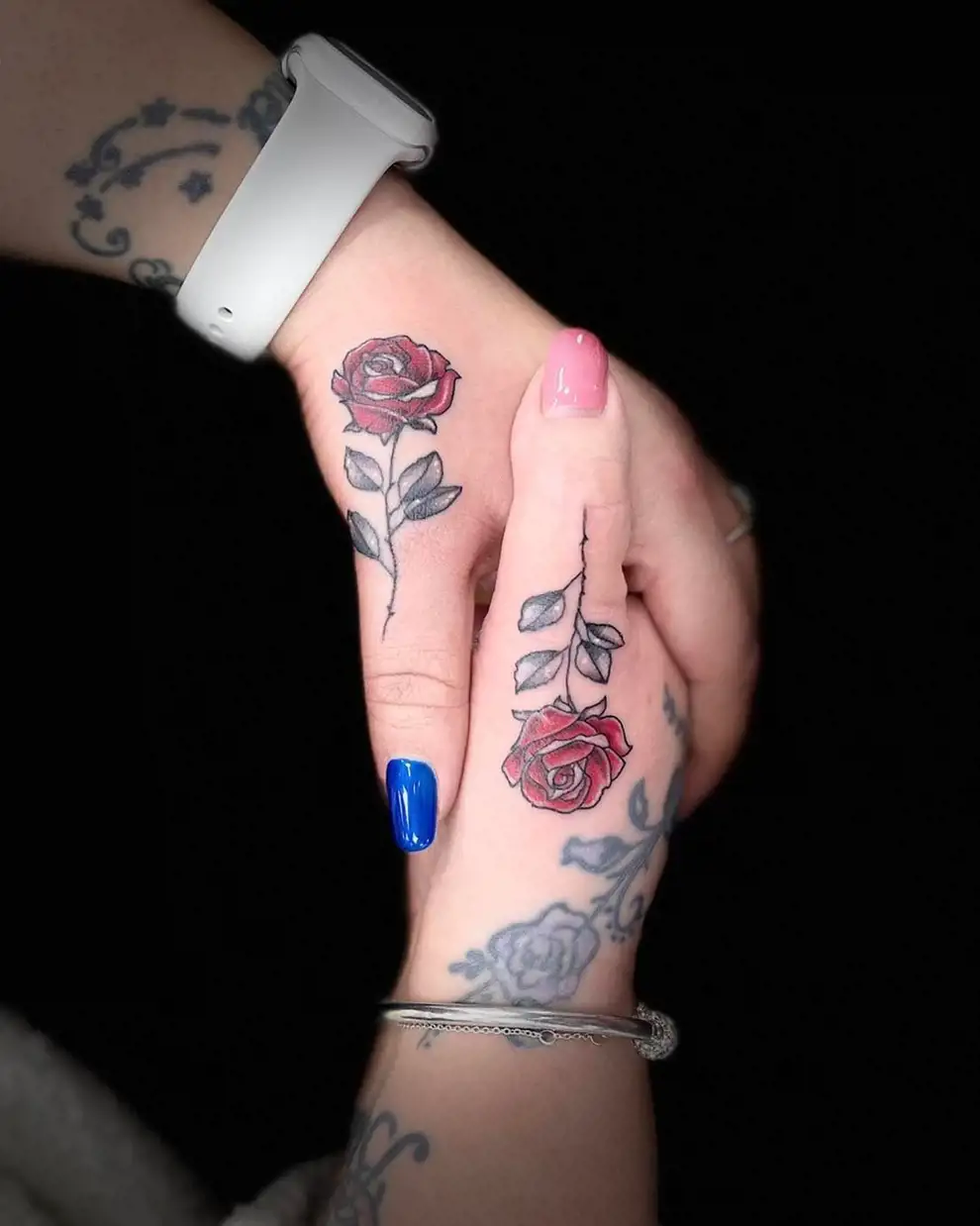 Tatuajes de unión madre e hija: rosas
