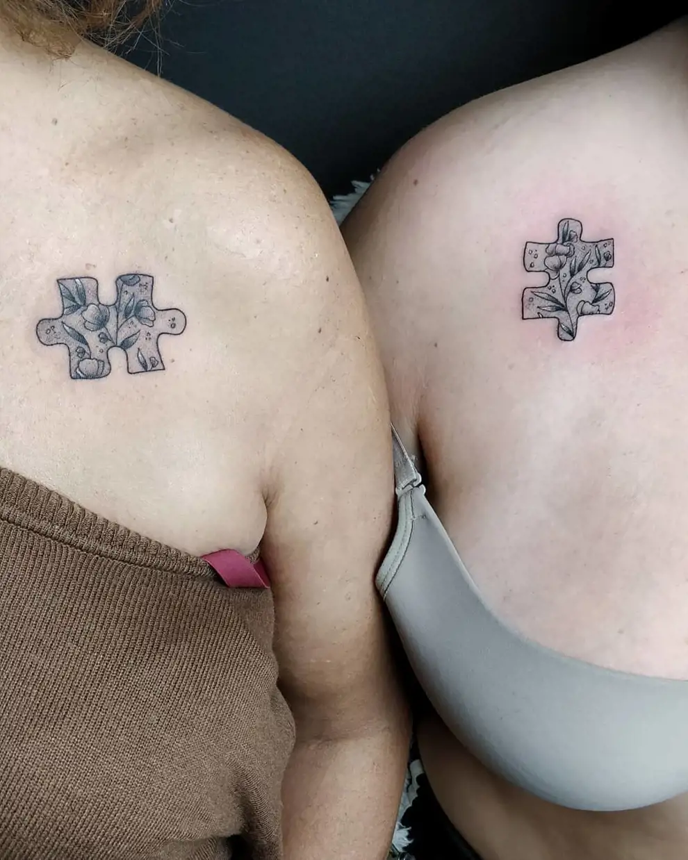 Tatuajes madre e hija originales: piezas de puzle