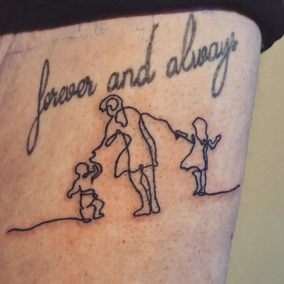 Tatuaje madre y 2 hijos: silueta