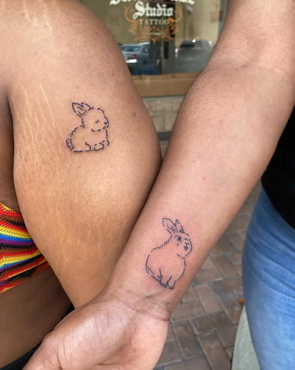 Tatuajes madre e hija originales: conejos