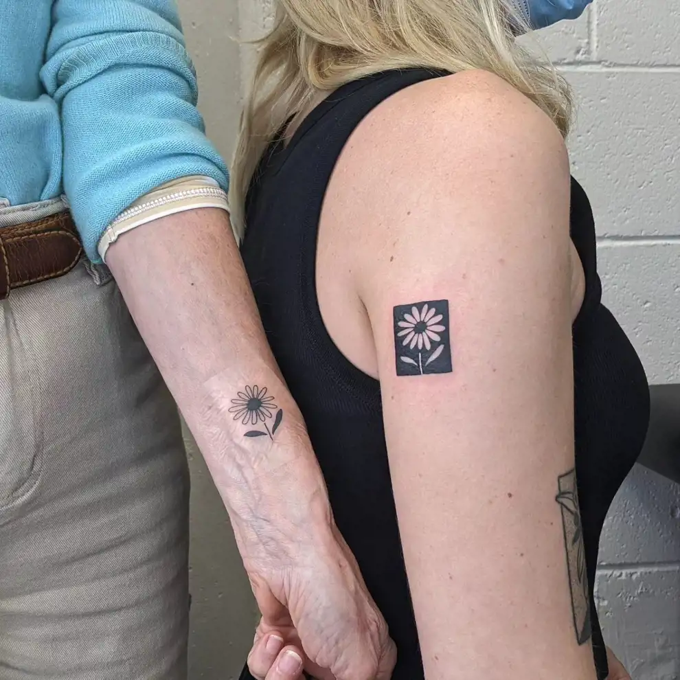 Tatuajes madre e hija: positivo y negativo