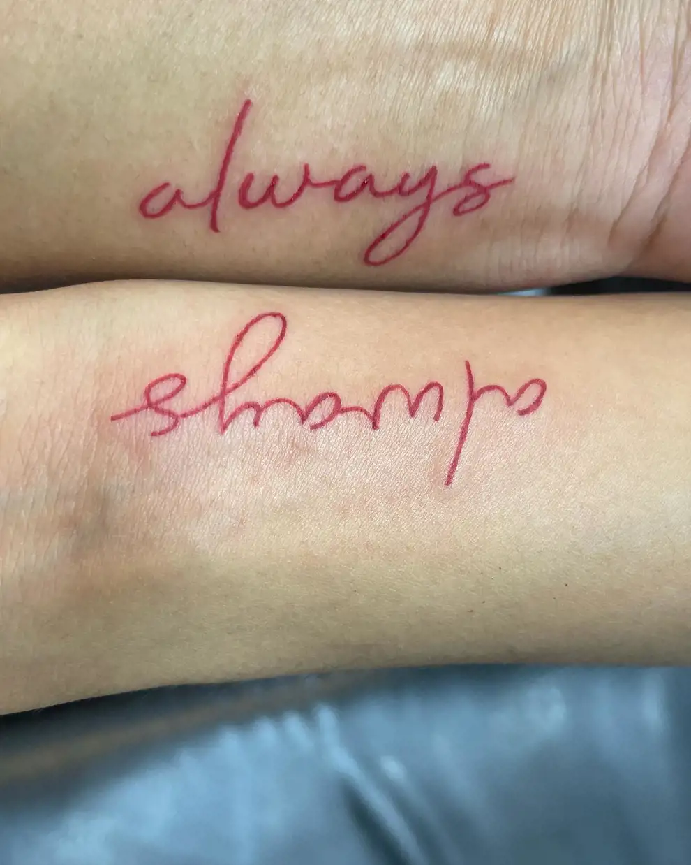 Pequeños tatuajes con palabras: always