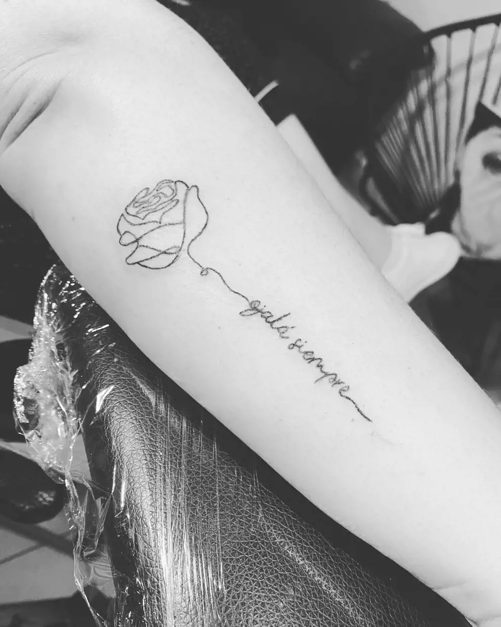 Tatuajes pequeños para mujer con palabras: ojalá siempre