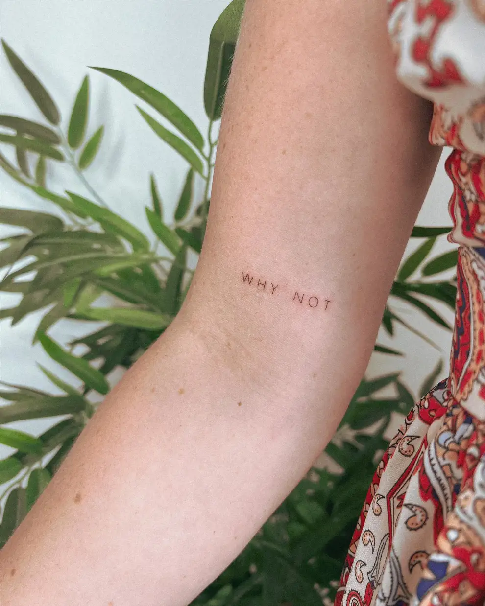 Tatuajes pequeños para mujer con palabras: why not